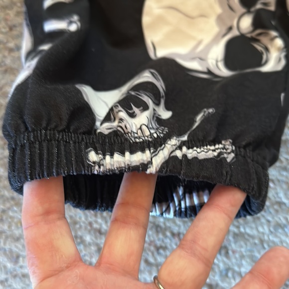 Skull and Crossbones Lounge Pants. Side Pockets, Cinch Waist and Gathered Ankles - Picture 4 of 5